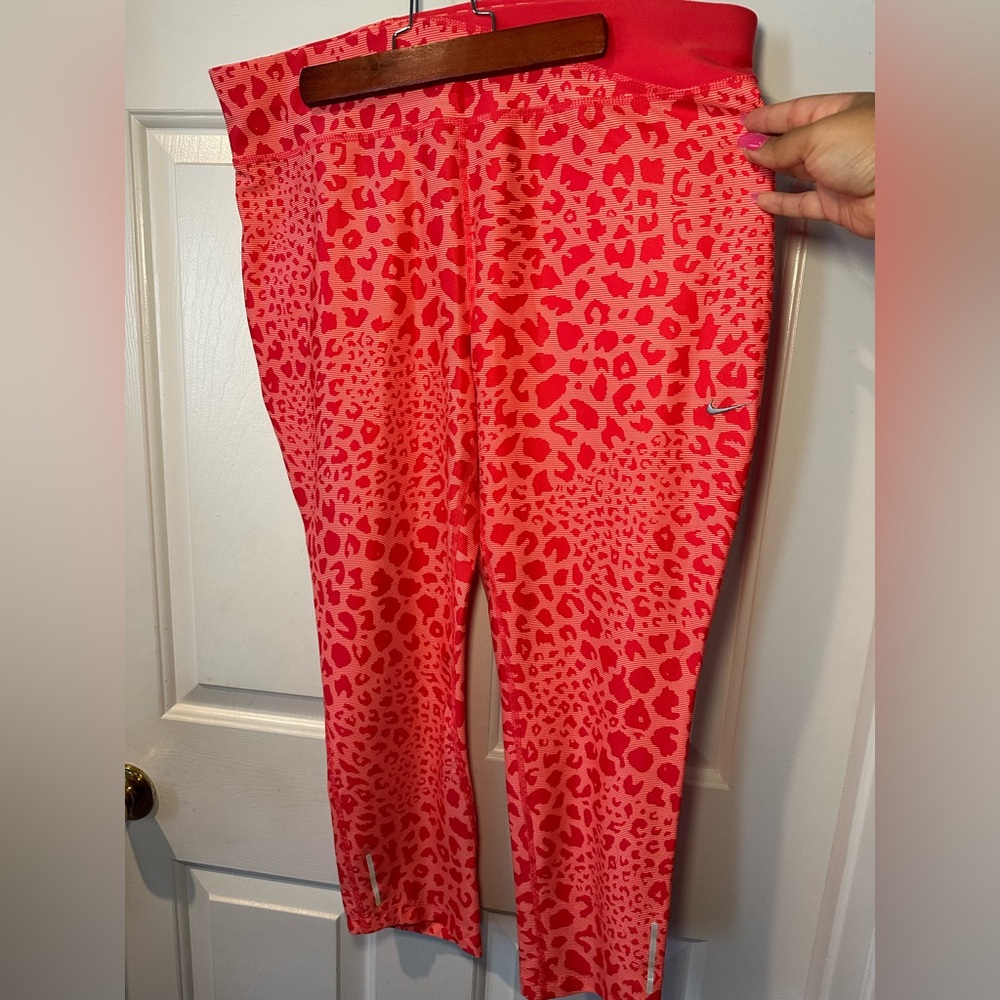 ✨BRAND NEW✨ Nike Leopard Leggings